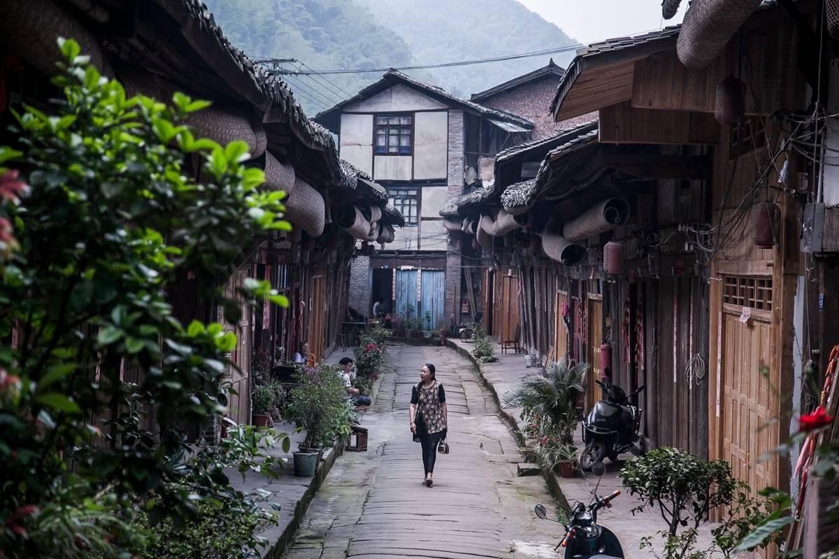 【敢不敢】一起看韩国女神李成敏的逆天演技和多重身份!你能顶得住吗?